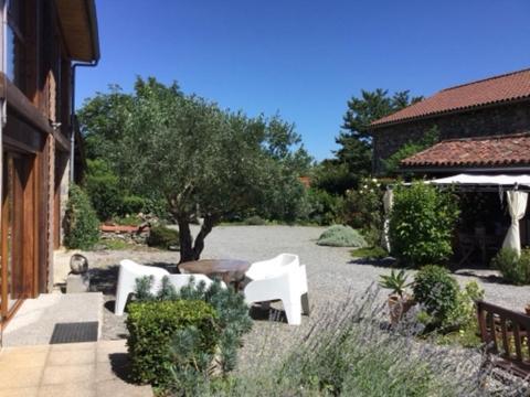Bed and Breakfast Loft Atypique Villeneuve-de-Rivière Exterior foto