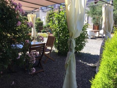 Bed and Breakfast Loft Atypique Villeneuve-de-Rivière Exterior foto